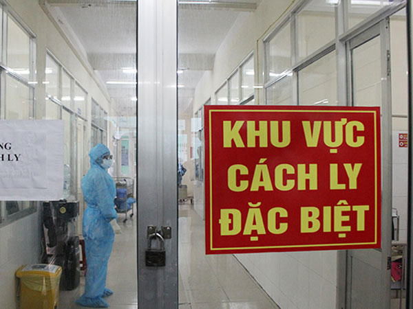 Nam thanh niên nhập cảnh từ Angola mắc COVID-19, Việt Nam có 1.213 bệnh nhân
