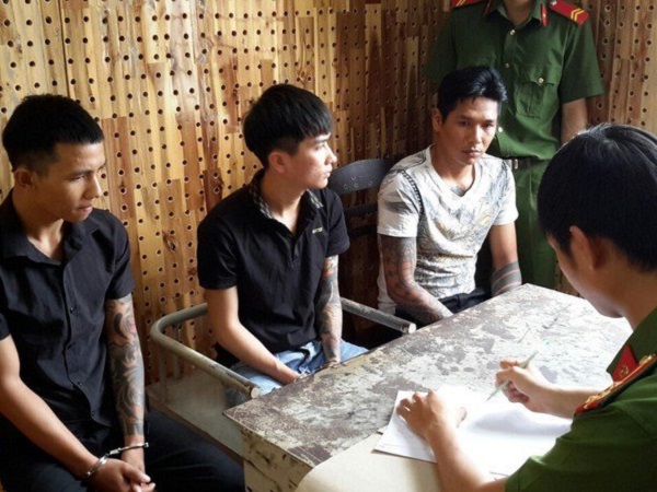 Bắt nhóm đối tượng mang hung khí chém nhau kinh hoàng tại quán nhậu