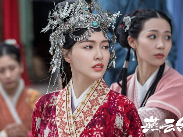 Đường Yên không chỉ cần đến photoshop, thế thân mà còn sắp biến thành Angelababy phiên bản 2?