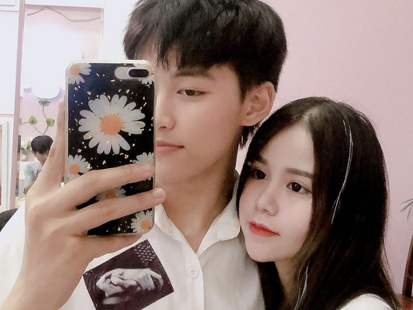 Hẹn nhóc hàng xóm 'lớn nhanh chị chờ', cô gái có mối tình lệch tuổi cực đáng yêu sau 2 năm... đợi