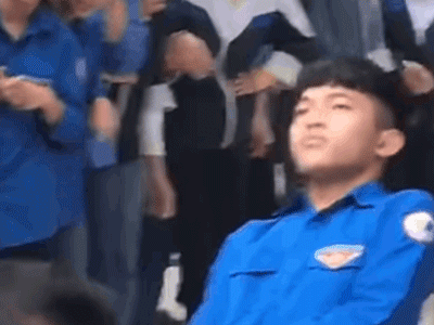 Gương mặt bất biến, không chút cảm xúc của nam sinh khi kéo co đang rất hot trên mạng