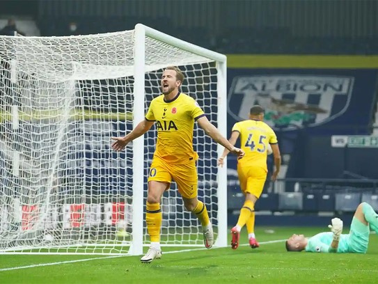Kane đưa Tottenham lên đầu Ngoại hạng Anh