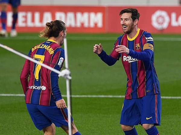 Griezmann vô duyên lạ, Messi vào sân giải cứu Barcelona