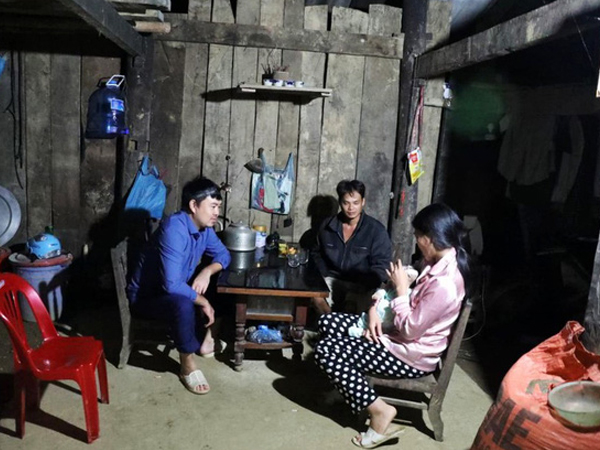 Những chuyến xe đi đến 'hang cùng, ngõ hẻm' Hà Nội với cước phí là nụ cười của những bệnh nhân nghèo