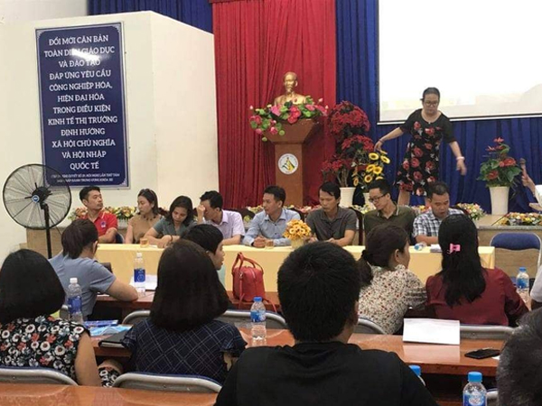 Vụ suất ăn bán trú ở trường Trần Thị Bưởi: Cuộc họp căng thẳng ngày 7/11 diễn ra suốt 5 tiếng liên tục, phụ huynh phản đối ban đại diện cha mẹ học sinh