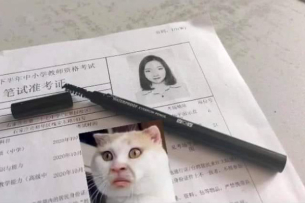 Bước vào phòng thi vô cùng tự tin nhưng nữ sinh tái mặt khi vừa mở bút ra, dân mạng cảm thán: Ý trời