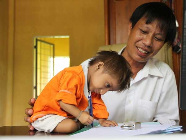 Cậu học trò tí hon K’rể qua đời