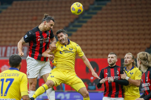 Ibrahimovic cứu nguy, AC Milan giữ vững mạch bất bại