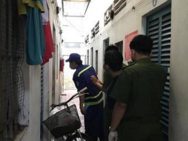Một phụ nữ chết nhiều ngày nhưng người sống cùng gan lì không khai báo