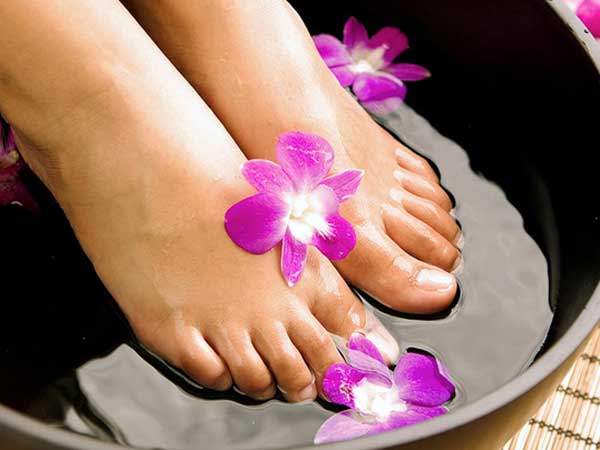 Lạnh chân là hiện tượng ai cũng lờ đi nhưng nó chính là tín hiệu cảnh báo cơ thể đang chống chọi với 5 loại bệnh này