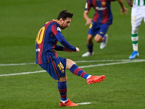 Messi gần 20 tháng không đá hỏng penalty