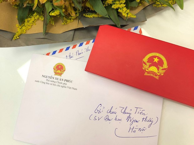 Thủ tướng xúc động trước câu chuyện nữ sinh Ngoại Thương được điều trị khỏi ung thư