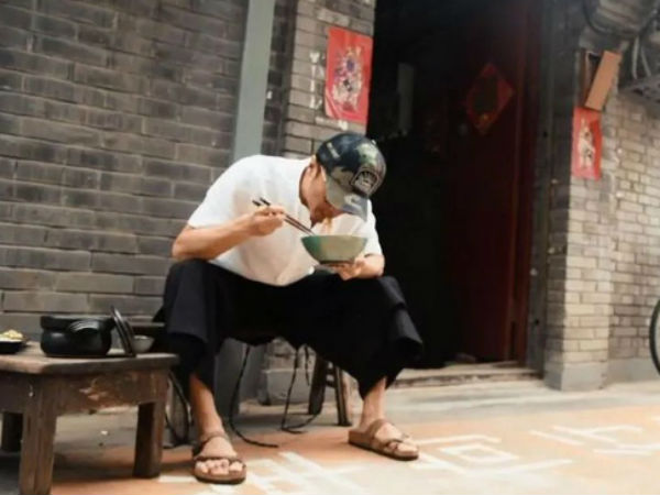 Tạ Đình Phong gây xôn xao với hình ảnh cô đơn và xuề xòa, thật khó nhận ra tài tử đình đám Hoa ngữ ngày nào