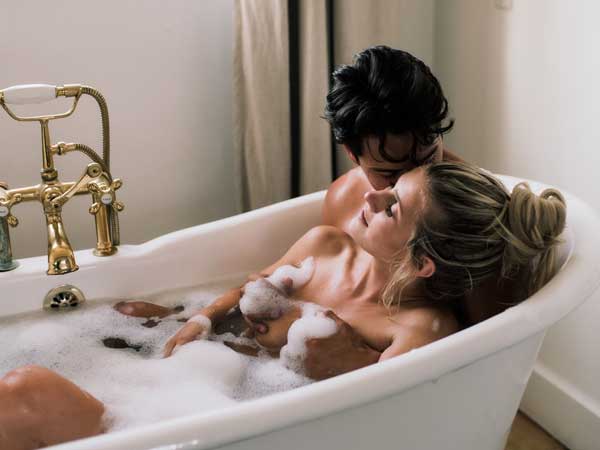 Phụ nữ khi đi tắm có 3 hành động nhất định không được làm, đặc biệt là điều thứ 3 vì có thể khiến bạn mắc bệnh tình dục