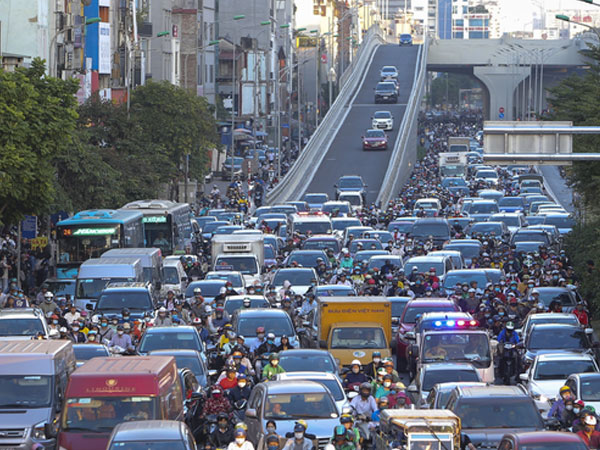 Đường trên cao thông nhưng tắc ở 2 đầu: Hà Nội họp khẩn tìm cách tháo gỡ