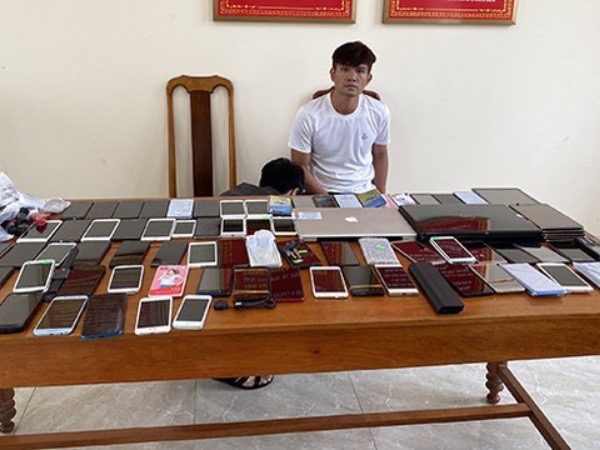 Đột nhập cửa hàng 'khoắng' 80 điện thoại di động