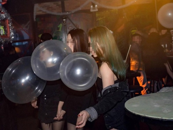 Bác sỹ từng chữa gần 10 ca nhập viện vì bóng cười: 'Có người đi như bò mới đẻ, không điều trị kịp sẽ bị liệt nửa người'