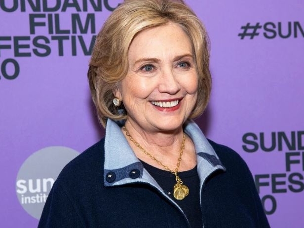 Bà Hillary Clinton chia sẻ thư của cựu tổng thống George H.W. Bush, gián tiếp kêu gọi ông Trump nhận thua
