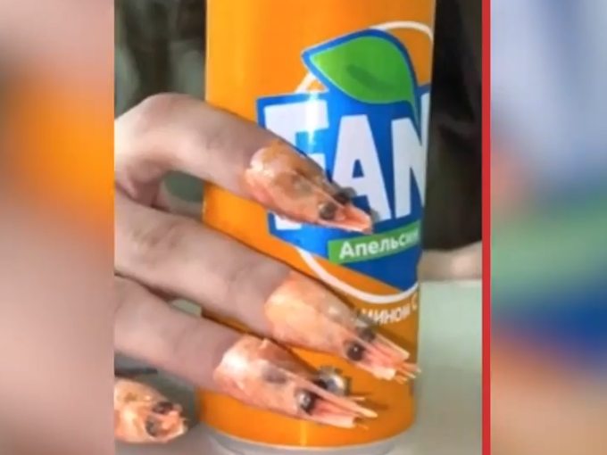 Nga: Instagram dậy sóng vì một tiệm nail làm móng bằng...đầu tôm