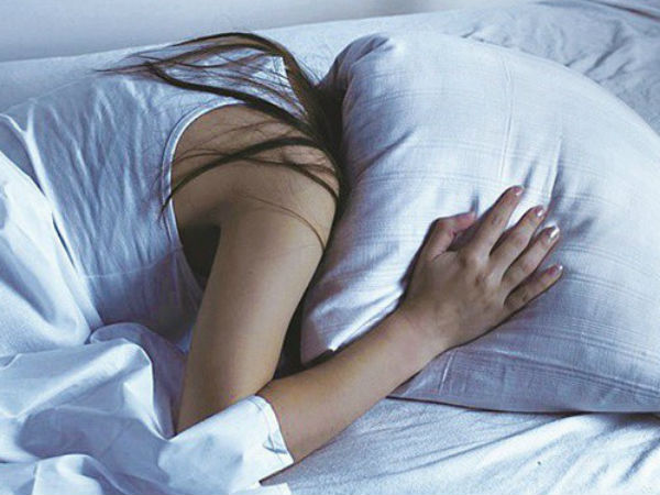 Mỗi đêm trước khi ngủ nên cẩn thận đặt 3 thứ này ở đầu giường: Mất vài giây nhưng có thể cứu bạn khỏi những cái chết đột ngột giữa đêm