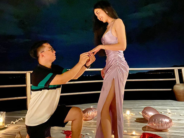 Á hậu Thuý An được bạn trai cầu hôn lãng mạn sau 3 năm hẹn hò kín tiếng, gần hết nhiệm kỳ đã có tin vui