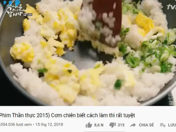 Bất ngờ với công thức rang cơm gần 100 triệu view cao hơn cả loạt ca sĩ đình đám khiến nhiều người tò mò 'trong đó có gì'?