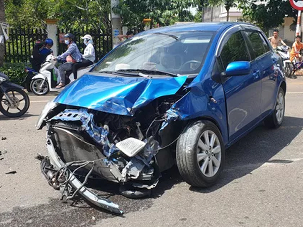 Tai nạn liên hoàn giữa xế hộp, xe ben và bán tải ở Bà Rịa - Vũng Tàu