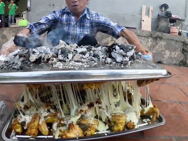 Dân tình phát hiện Bà Tân Vlog có dấu hiệu cắt ghép để bỏ đi phần lỗi khi đang làm đồ ăn