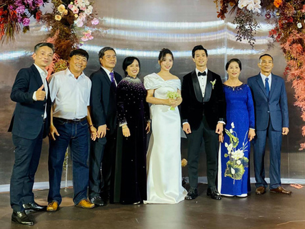 Công Phượng - Viên Minh chính thức xuất hiện trong đám cưới: Đơn giản đến không ngờ