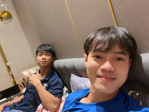 Công Phượng lộ diện bên Văn Toàn trước giờ G hôn lễ khủng, nét mặt của chú rể và lời nhắn từ bạn thân gây chú ý