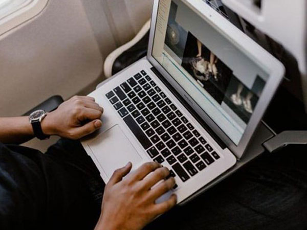 Cục Hàng không tiếp tục cấm sử dụng Macbook Pro 15 inch trên máy bay