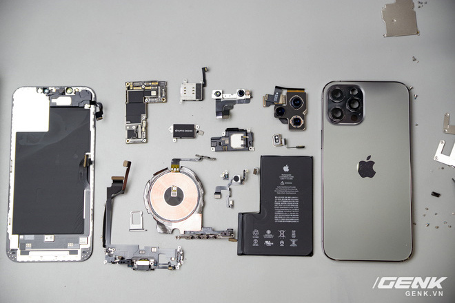 'Mổ bụng' iPhone 12 Pro Max tại Việt Nam: pin chữ L dung lượng 3.687mAh, camera sau vừa to vừa dài