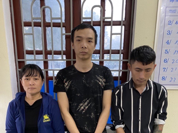 Bắt nhóm bảo kê, cưỡng đoạt tiền của các lái xe và thương lái ở làng nghề