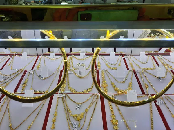 Giá vàng hôm nay 17-11: Thêm một cú sốc, giới kinh doanh chớp thời cơ