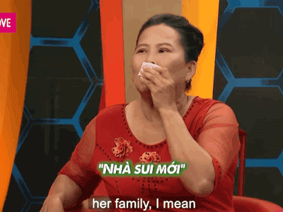 Mẹ chồng nàng dâu: Mời thông gia tới ăn bữa cơm, cặp vợ chồng phải bàn nhau bán chó mới đủ tiền mua gói bánh