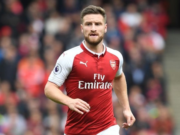 Barca cạn tiền, săn hàng giá rẻ Mustafi