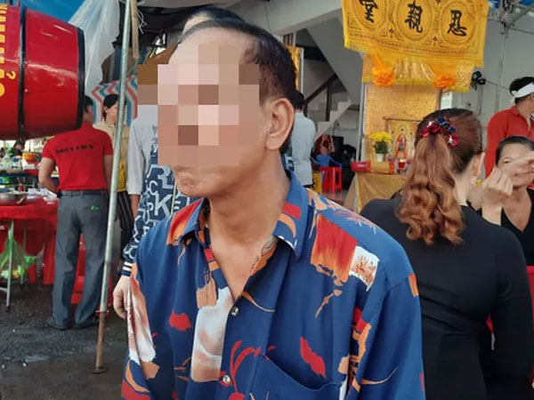 Cha già chết lặng kể về đứa con gái mang nhiều vàng bị sát hại
