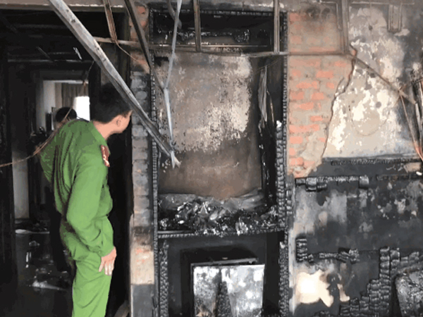 Video ảnh: Cận cảnh bên trong khách sạn 4 sao vừa xảy ra hỏa hoạn, một phòng bị thiêu rụi hoàn toàn