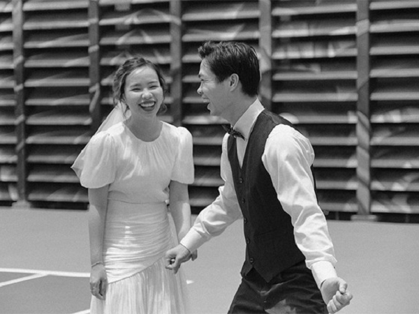 Cô dâu của Công Phượng diện váy cưới chỉ hơn 2 triệu, đụng hàng ngay với 'siêu mẫu bỉm sữa' Lan Khuê
