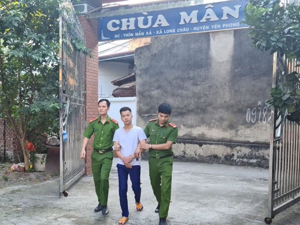 Trộm tiền của nhà chùa đem gửi ngân hàng