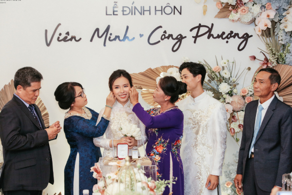 Hé lộ thân phận 'khủng' của vợ các cầu thủ: Người là con Giám đốc ngân hàng nhà nước, người là ái nữ cựu chủ tịch CLB bóng đá