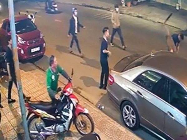 Nam thanh niên bị chém trọng thương vì vào nhầm phòng hát: Công an đã khoanh vùng đối tượng