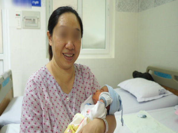 Mẹ con sản phụ bị nhau cài răng lược nặng, mang nhóm máu hiếm gặp được bác sĩ Sài Gòn cứu sống