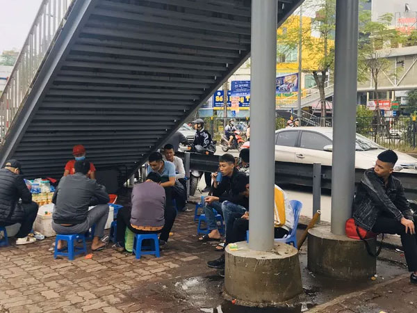 Bất chấp quy định phạt đến 3 triệu, người Thủ đô vẫn thờ ơ với khẩu trang phòng COVID-19