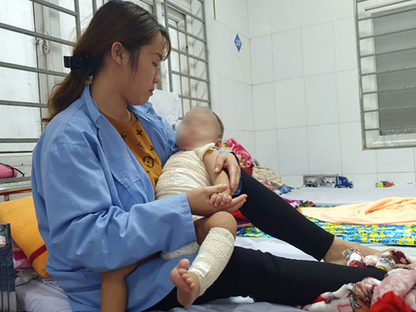 Thầy lang chữa bỏng giá 25 triệu đồng khiến bé trai bị hoại tử da