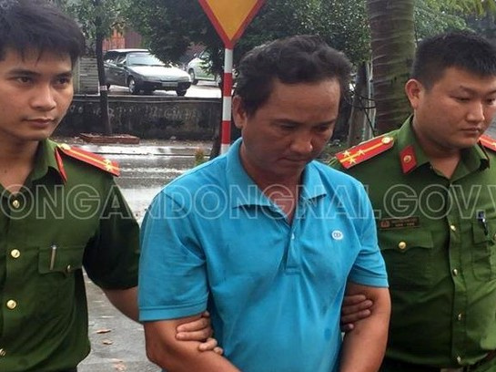 Bắt khẩn cấp tài xế lao xe vào CSGT