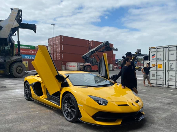 Sau 5 tháng, Lamborghini Aventador SVJ thứ hai chính thức cập bến về Việt Nam với màu sơn ấn tượng