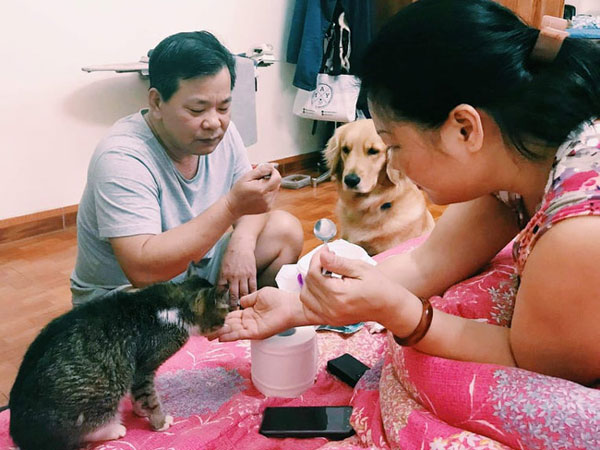 30 năm cưới nhau nhưng vẫn gọi nhau là vợ chồng, qua đường phải nắm tay, thường xuyên đưa nhau đi xem phim, du lịch
