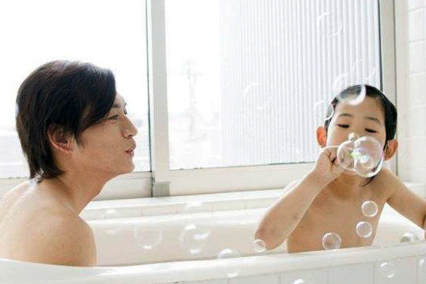 Mới đi học mẫu giáo đã bị trả về, lý do khiến ai cũng sửng sốt 'Sao người mẹ có thể vô ý như vậy?'