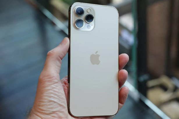 Năm nay, mua iPhone 12 chính hãng ở đâu để có giá rẻ nhất?